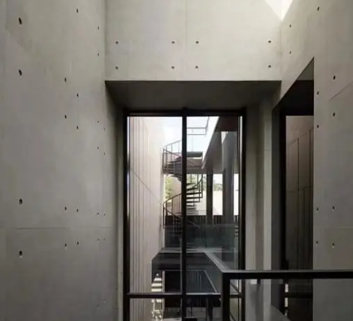 清水混凝土掛板，展現(xiàn)水泥最本身的質(zhì)樸與硬朗